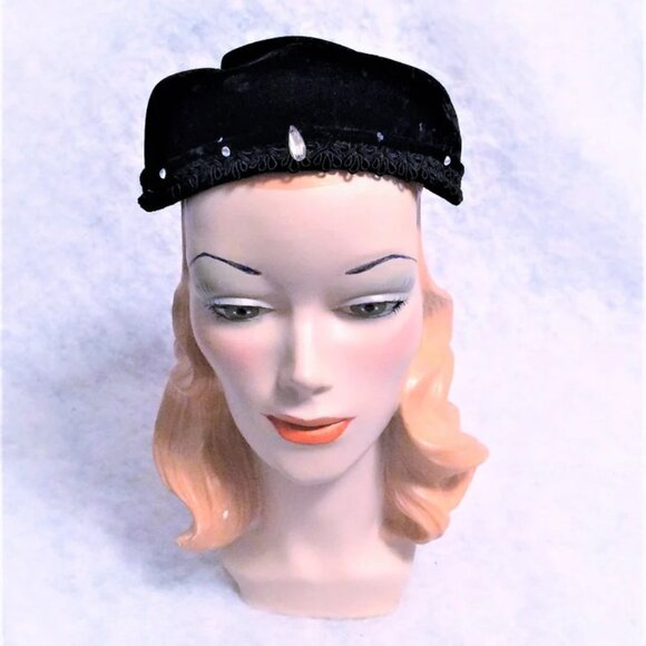 50s 60s Vintage Black Velvet Cocktail Hat with Rhinestones - Picture 1 of 5